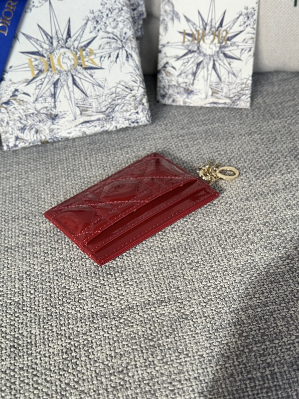 ディオール財布着用イメージ